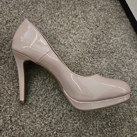 Kambridge Blush Heels - Picture 1 of 2